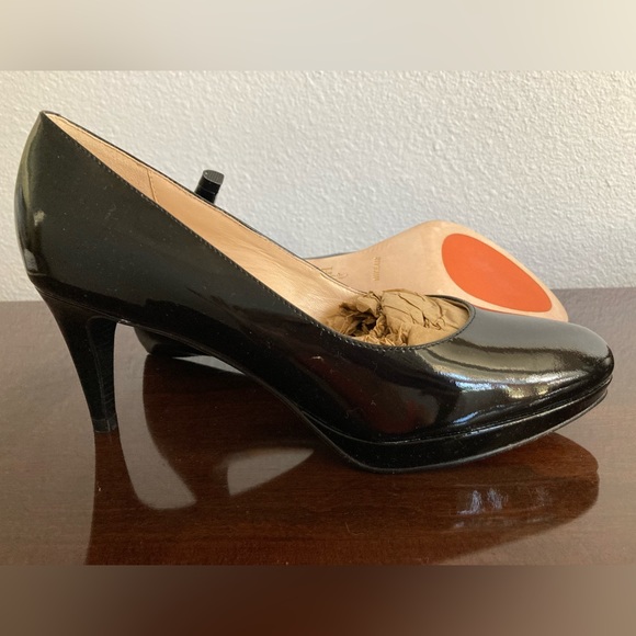 Cole Haan black heels; 8-1/2 B - Picture 1 of 2